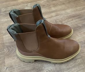 Olukai Hehi Waterproof Chelsea Leather Lug Boot(women).  Size 6.5