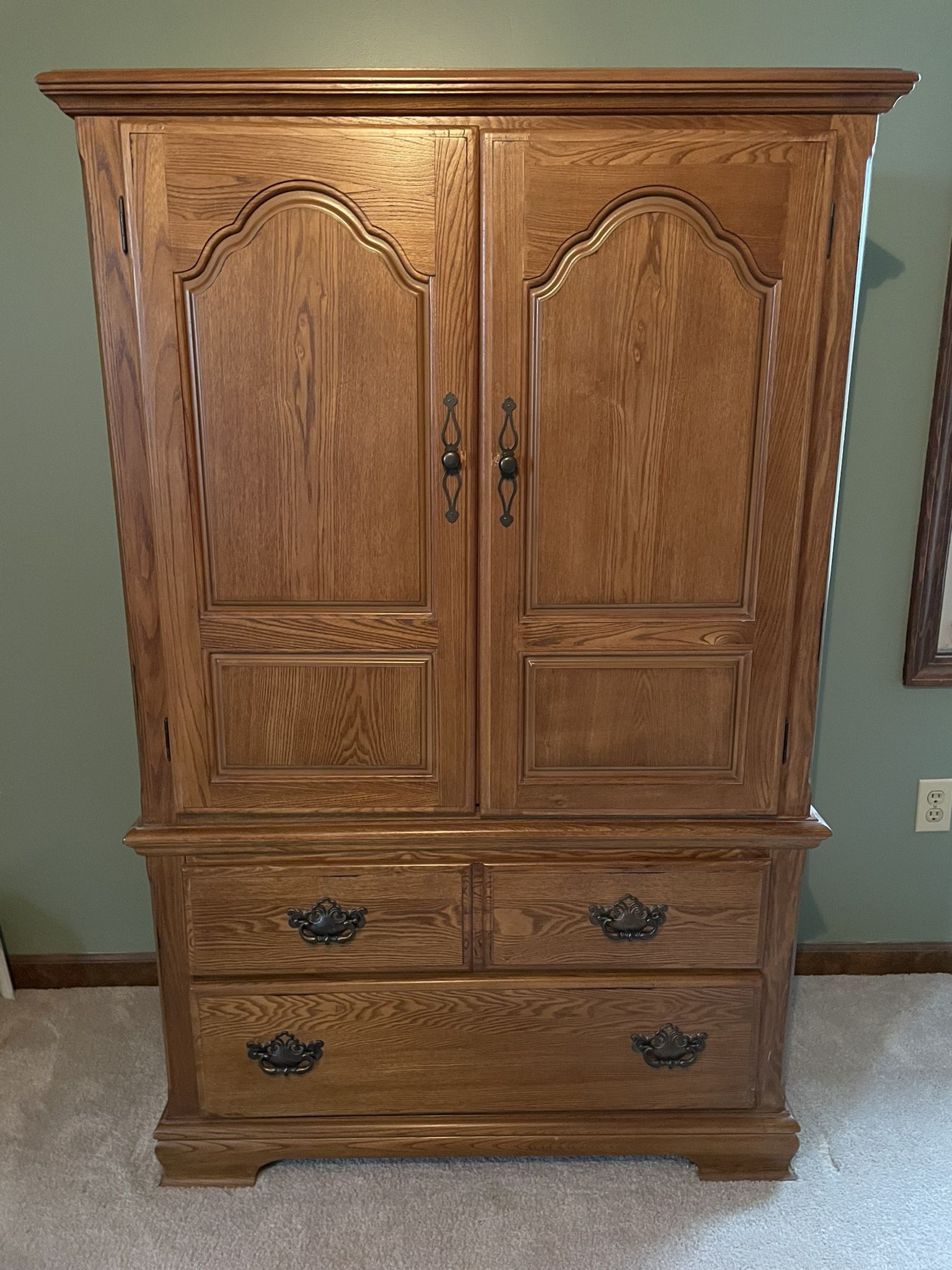 Armoire / Wardrobe - Like New