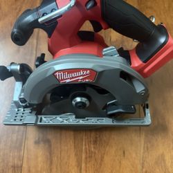 M18 FUEL 18V Lithium-Ion Brushless Cordless 6-1/2 in. Circular Saw (Tool-Only)