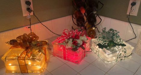 Holiday Glass Cube Decor
