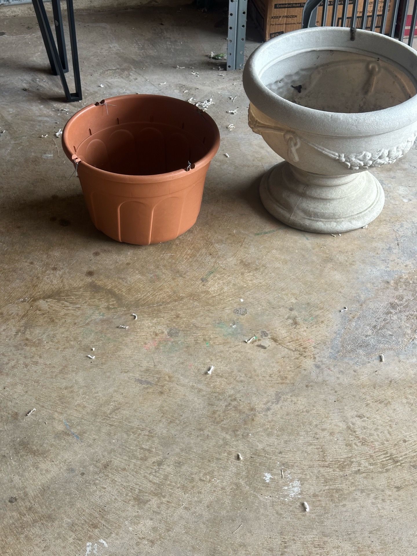 two plastic plants pots both 15