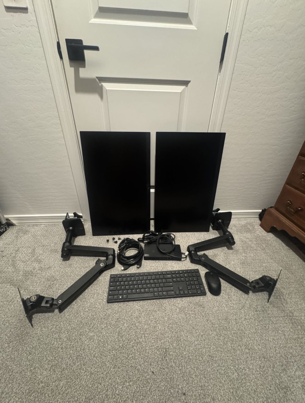 HP UHD 27" Computer Monitors And Dell Docking Station