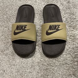 Nike Slides Size 10