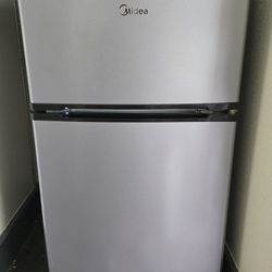Midea 3.1 cu ft. Mini Compact Refrigerator