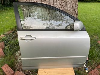 03-08 Toyota Corolla LE Front Right Door