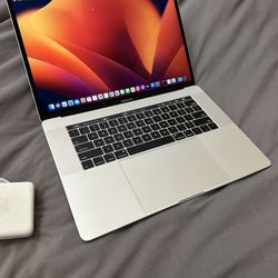 MacBook Pro (15-inch, 2017) 1000GB