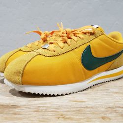 NWOB! NIKE CORTEZ Women's Running Shoes (8.5) Yellow Ochre/Gorge Green 