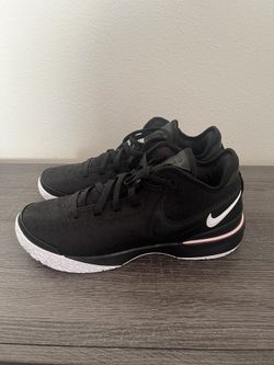 BRAND NEW Nike Size 12
