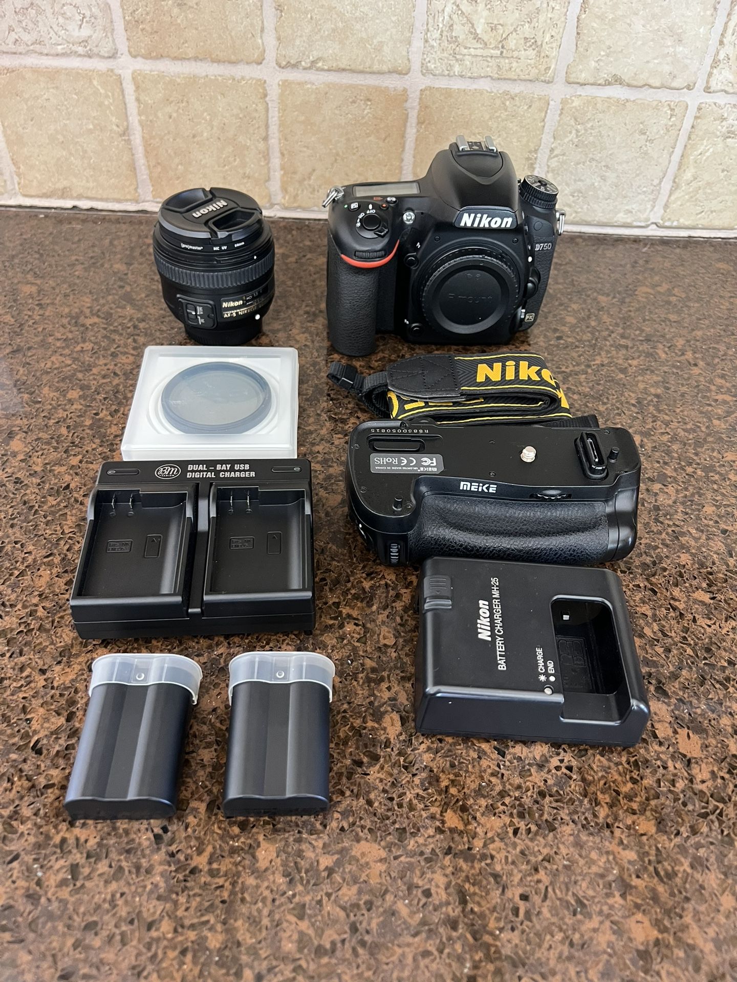 Nikon D750 Full Frame DSLR 50mm Lens Accessories