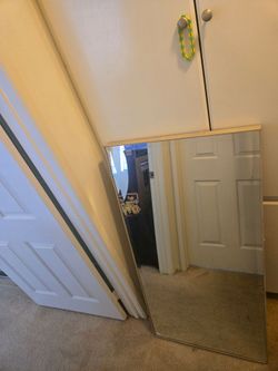 Nice full length mirror ready for hanging 25x49x3