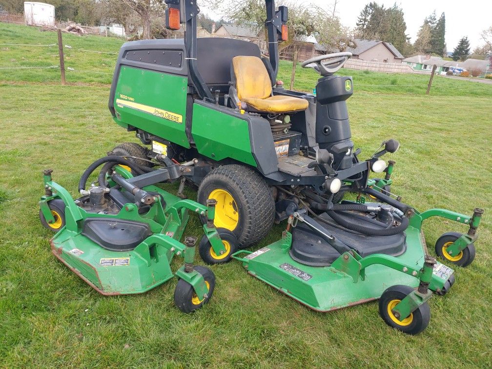 John Deere 1600 Wide Area Mower