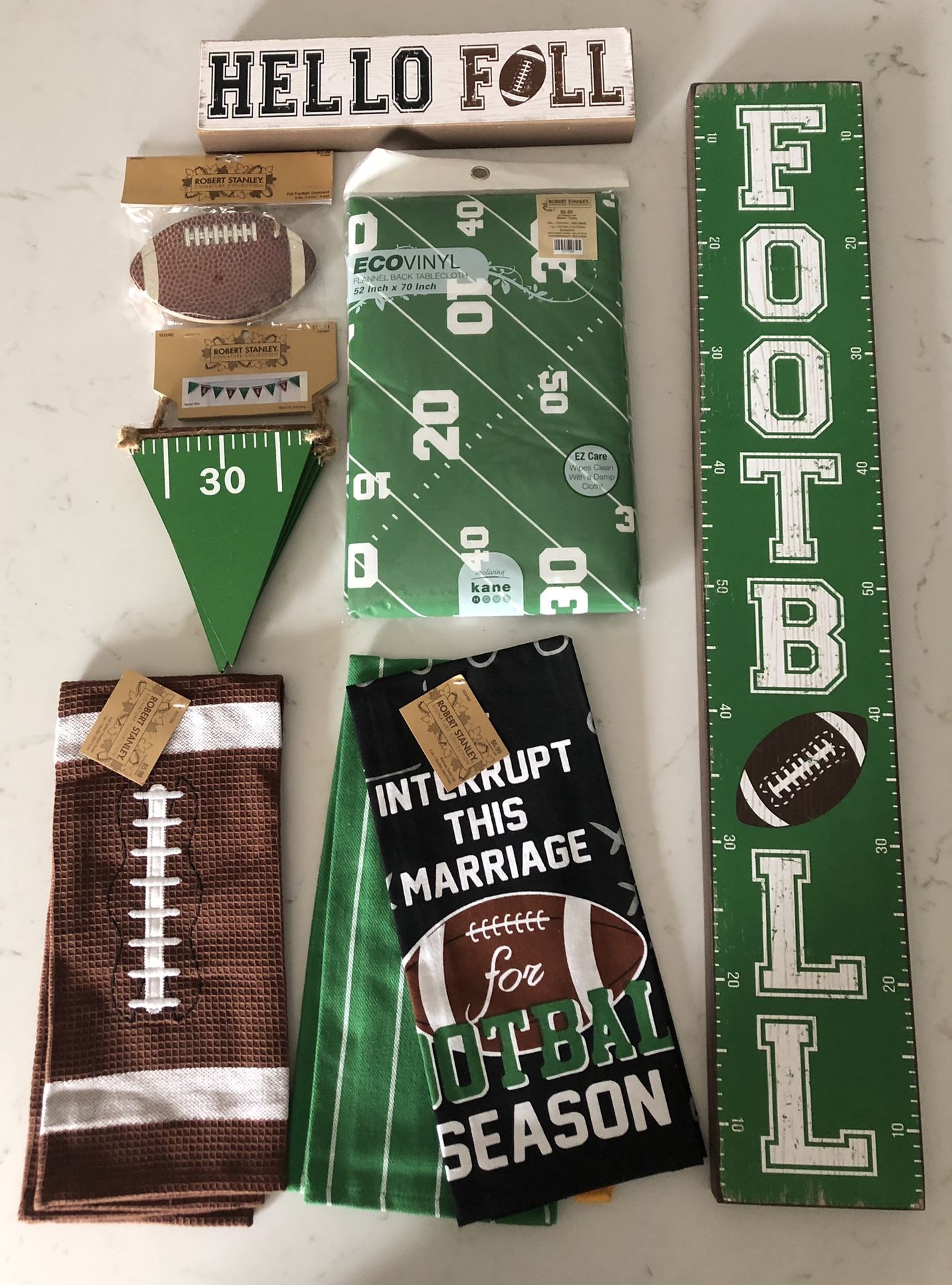 Football Decor Party Set 8 Pc Set NEW $25