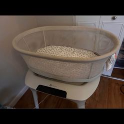 Mamaroo 4moms Bassinet !! 