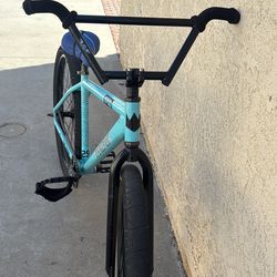 Throne Tiffany looking to trade for pink Chad