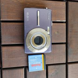 Kodak M1062 Point And Shot Digital Camera And Battery Noncharger