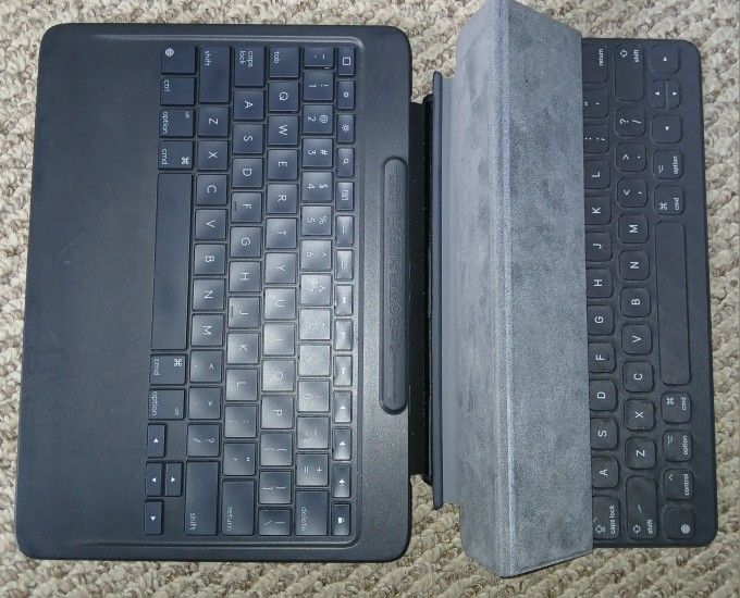 Apple Smart Keyboard Folio