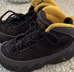 Air Jordan 9 Retro Black Gold Sneakers