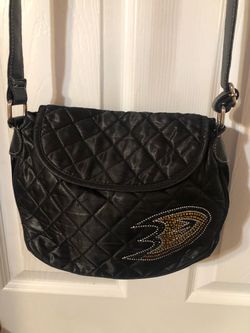 Anaheim Ducks Ladies Crossbody Purse With Logo . Size 11 inches wide and 8 inches long without strap. The strap is adjustable. Preowned Very Good C