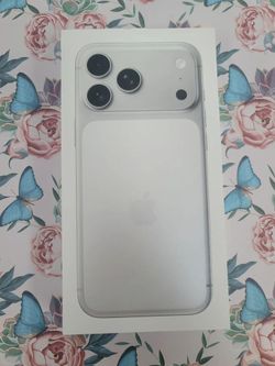BACK IN STOCK - iPhone 17 Pro Max 6.9" (Unlocked) 256GB Silver New - 1 year warranty! 