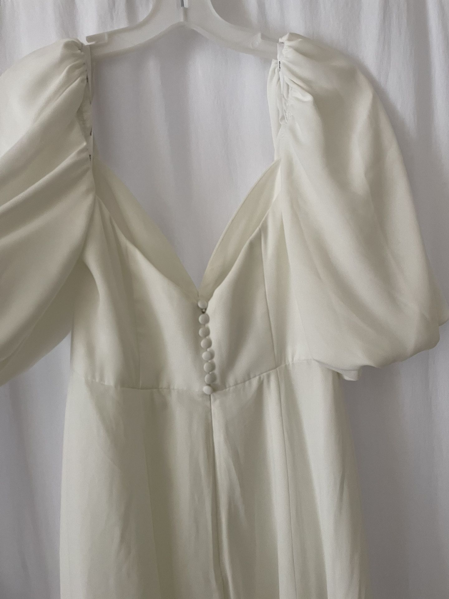 wedding dress. david’s bridal bubble sleeve georgette v-neck 