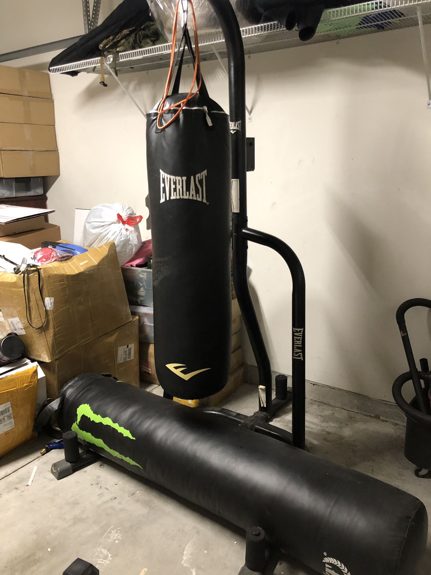 Everlast 100lb w/stand punching bag