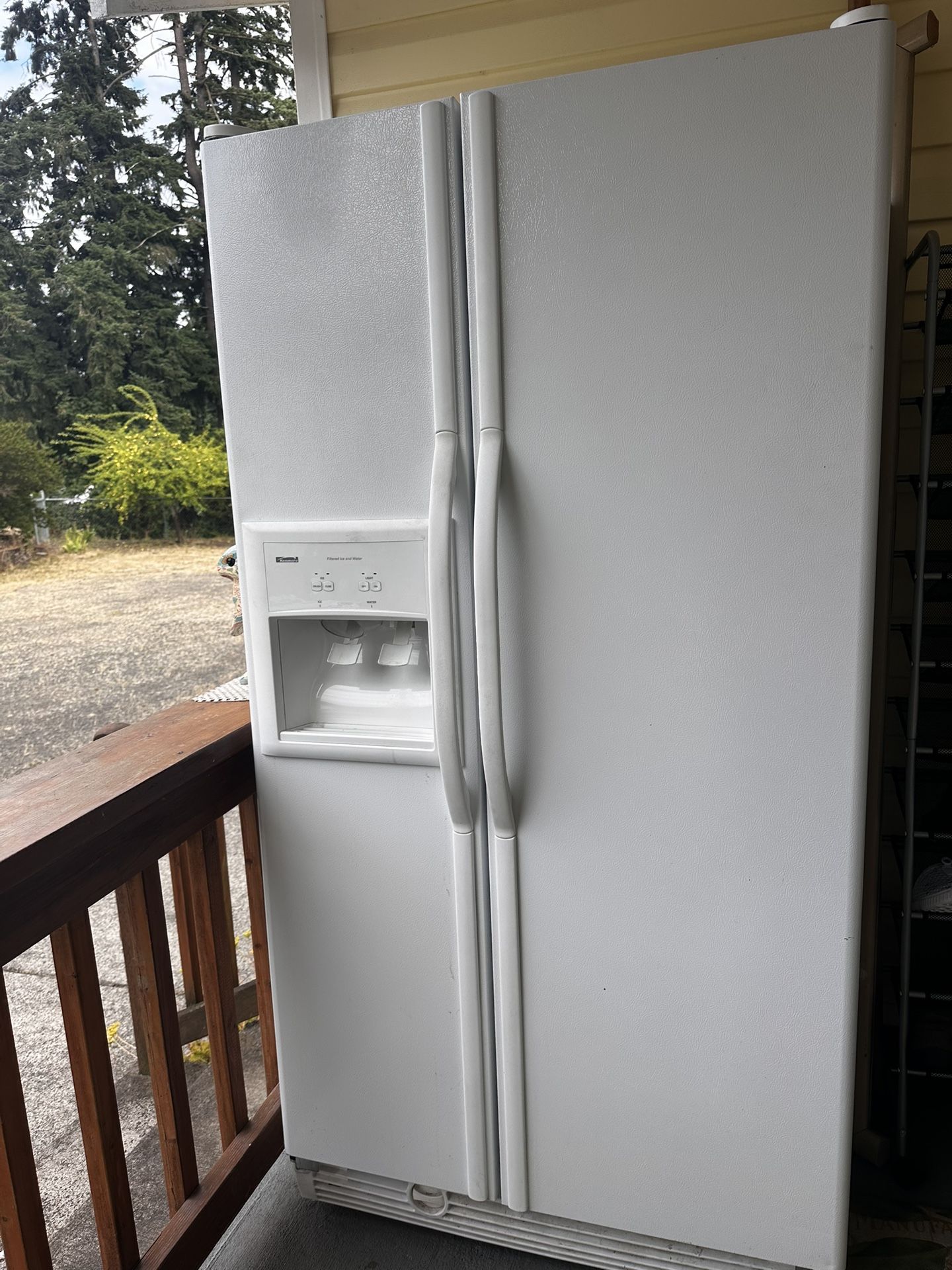 Refrigerator (no cold air)