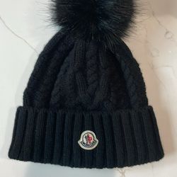 Women’s moncler beanie black