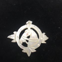 Horse Head In Wreath Pendant Mother Of Pearl  1” X 1”  Like New