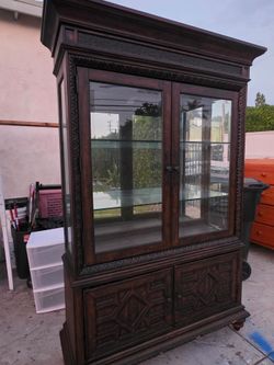 Dresser cabinet