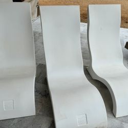 Ledge Lounger In Pool Chairs (3) 