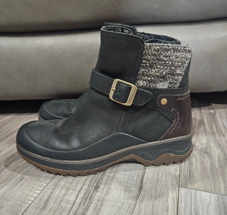 Like New, Women's 7½ Merrell Eventyr Strap Ankle Boots