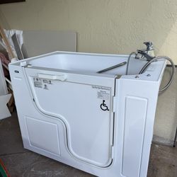 Bath Tub / Bañera 
