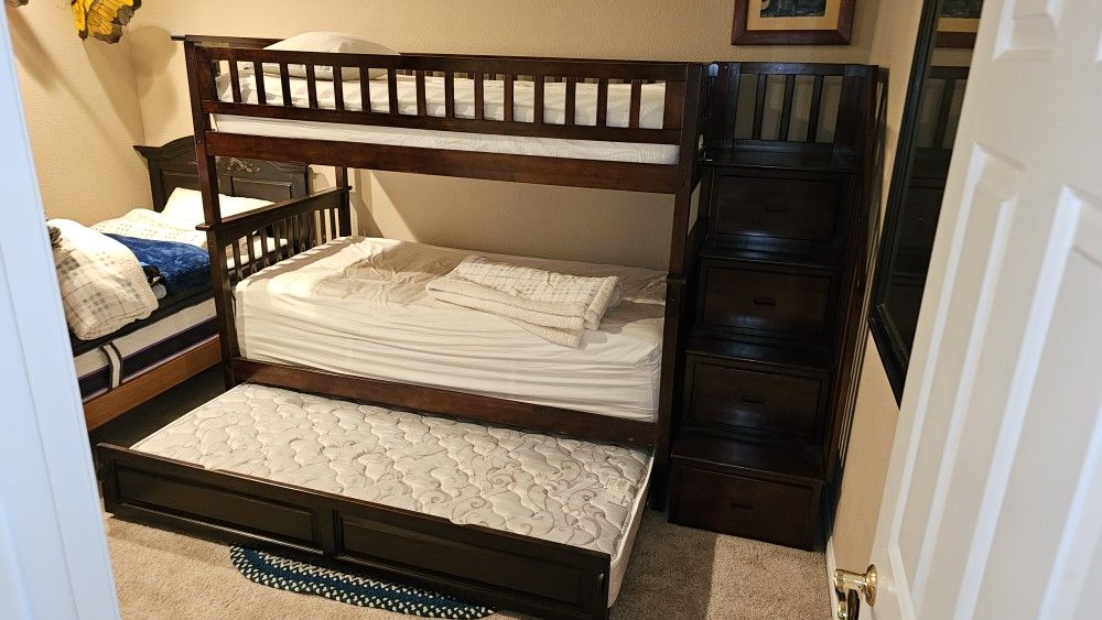 Very High-End Trundle Bunk Bed w/ Storage Stairs - Nice Condition. Comes with 3 Luxury mattresses.