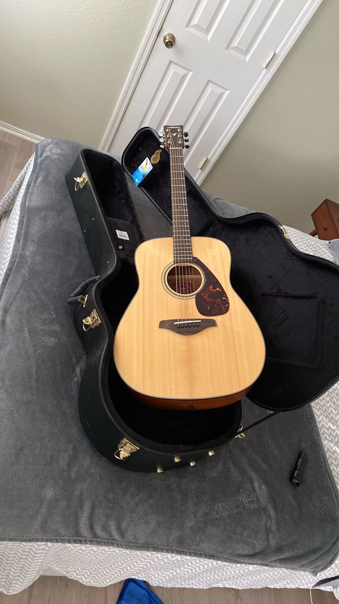Yamaha Acoustic Guitar New With Case