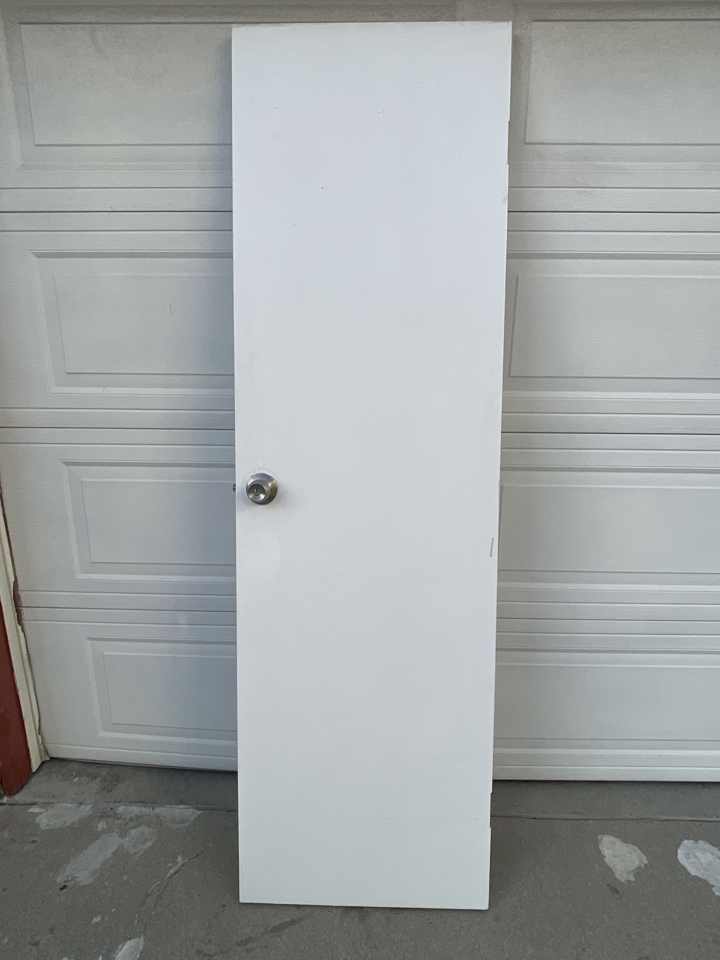 24” interior door with door knob