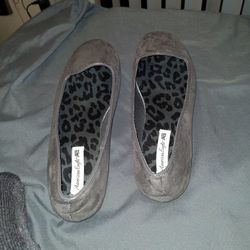 Woman's Flats Size 7