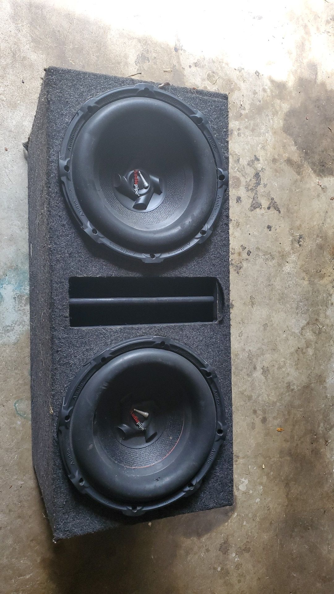 Subwoofer box w/subs