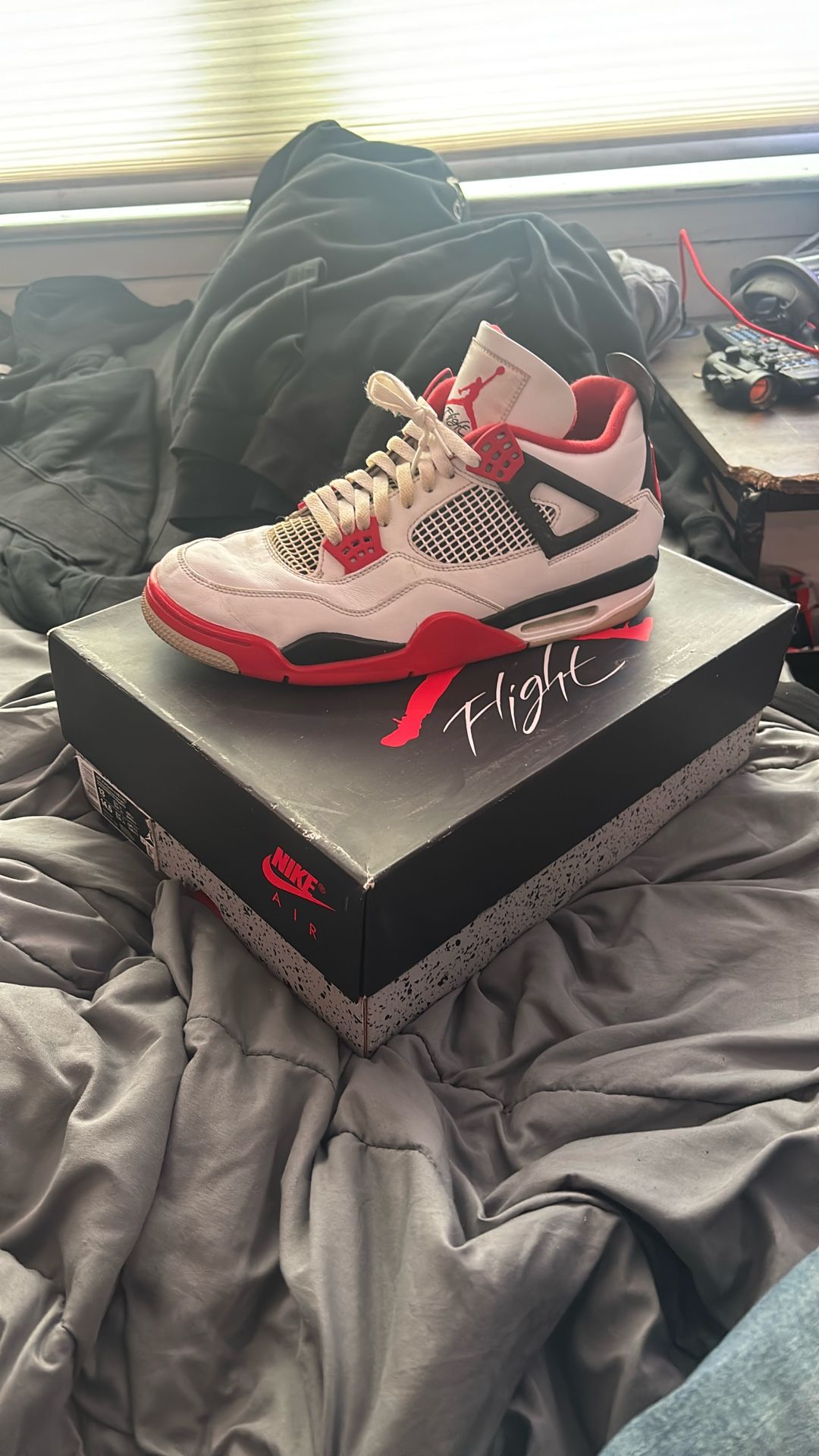 Jordan 4 Fire Reds