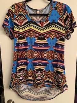 Funky size med lularoe top