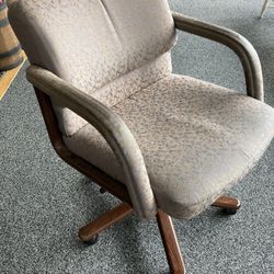 Desk Chair Sturdy No Rips Or Tears Easy Up & Down Adjusting Glides Easy (Arm Wear)