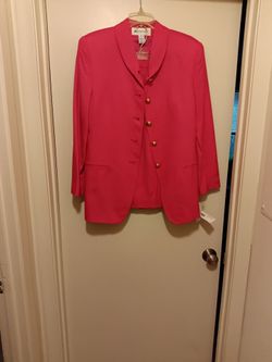 Skirt suit
