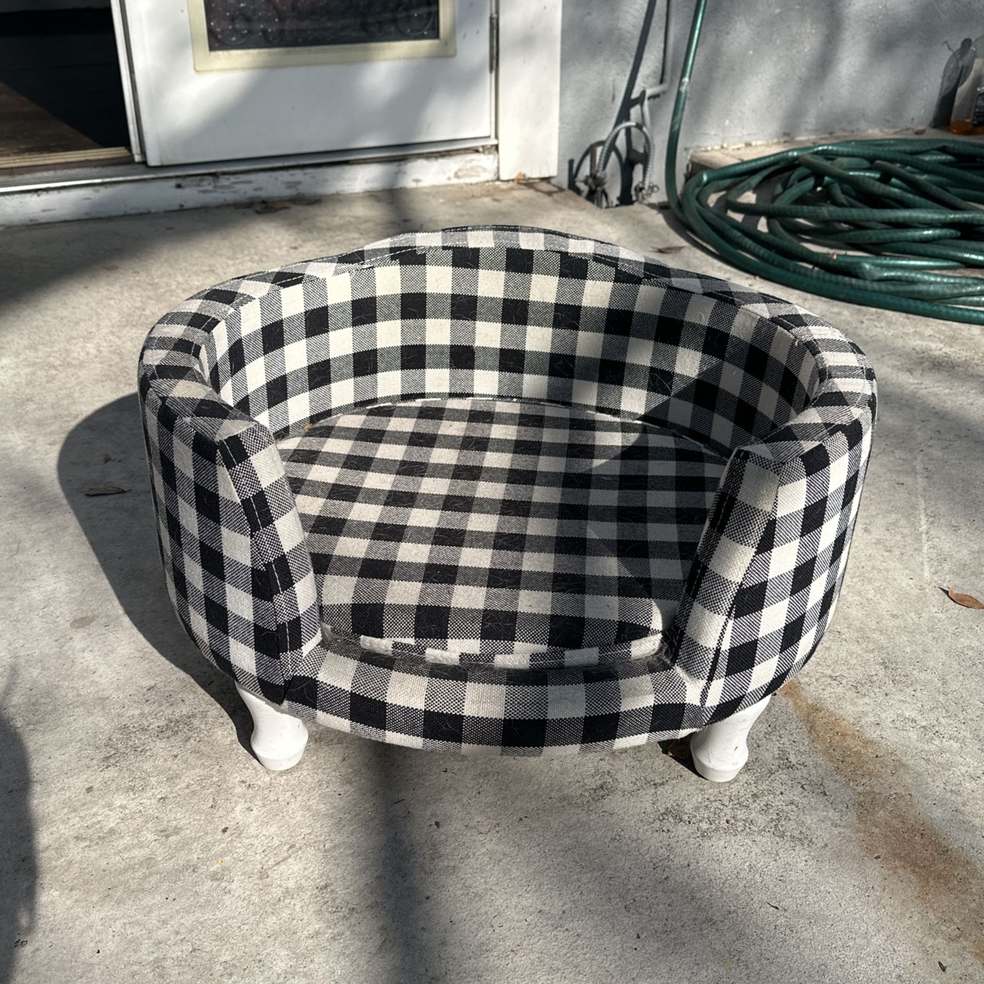 Plaid black and white small dog or cat bed/couch