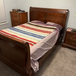 Queen Sleigh Bed 