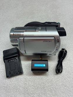 Sony HandyCam DCR-DVD508 DVD Camcorder Bundle