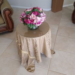 ROUND END TABLE 