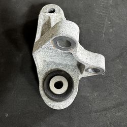 Transmission mount braket