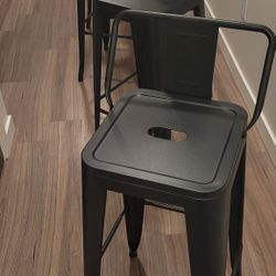 Brand NEW Set Of 4 Bar Stools