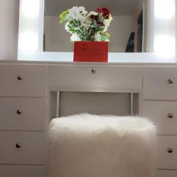 BEAUTIFUL VANITY!!!