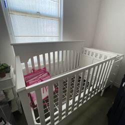 Crib With Changing Table And Drawers