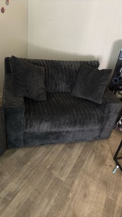 2 couches 2 end tables 2 lamps and middle table